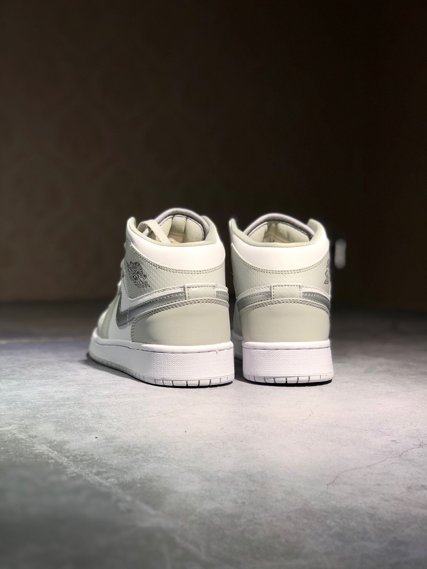 Authentic Air Jordan 1 Mid GG GS